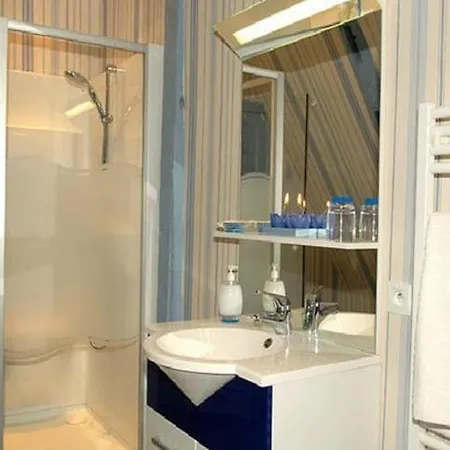 Le Vieux Pressoir לינה וארוחת בוקר 3*