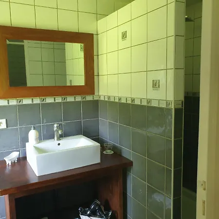 לינה וארוחת בוקר Le Vieux Pressoir 3*