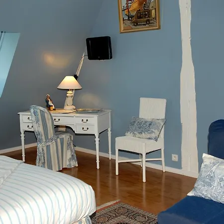 לינה וארוחת בוקר Le Vieux Pressoir 3*
